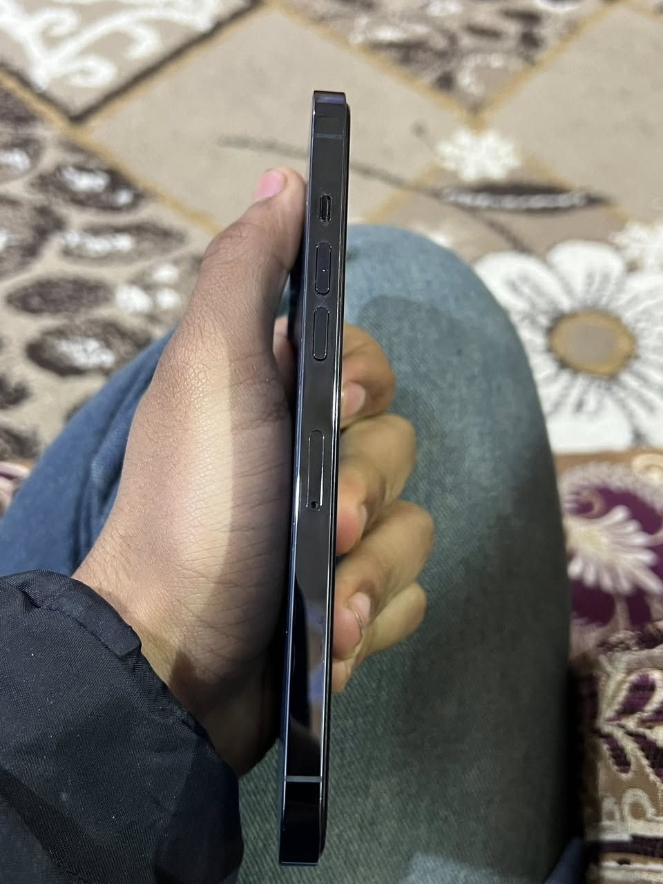 سلام عليكم جهاز آيفون 12برو ماكس للبيع الجهاز مامفتوح زلغ مابي فقط الضهر مكسور  ذاكره256 بطاريه90 مكاني بصره جزيره قريب جسر خالد رقمي (***********) السعر خاص
