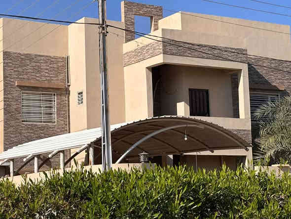 #مكلف بالنشر 
دار للبيع مساحة ٢٥٠متر ركن شارع ٢٠ 🏠
الموقع :تكريت /مجمع الجوهره 
يتكون الدار من ثلاث غرف نوم الطابق الاول غرفة نوم صالة وسطية استقبال مطبخ حار بارد صحيات مناور  حديقة 
الطابق الثاني غرفتين نوم السطح شتايكر 
ثلاث حمامات 
للاستفسار الاتصال على الرقم 👇🏻 
 *********** وتساب
#السعر 200 مليون
