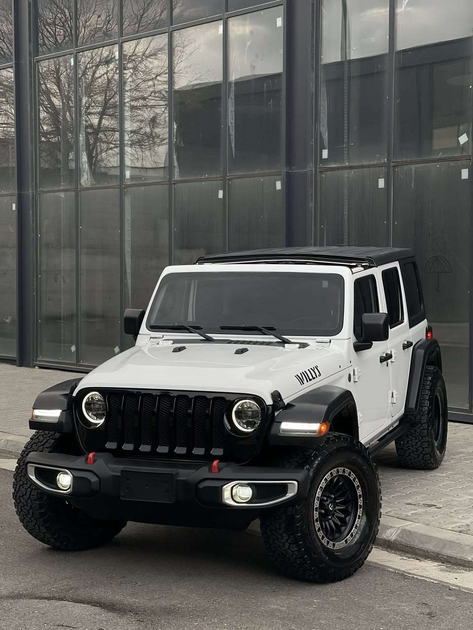 سلام عليكم
JEEP WRANGLER WILLYS  2023

‎جيب رانگلر ويليس

فول فول مواسفات 

‎موديل:2023

ماشي 18 الف فقط

‎المحرك: 4 سلندر 2.0 تيربو E-TORQE

بدون دواخل بدون ايرباك 

‎سياره بدون قطره صبوغ  

‎مكفول گير محرك 

‎المواصفات :

‎▪️بسمه،  تشغيل عن بعد 

بسمه ابواب

صماعه ALPINE

‎9 سماعات

‎▪️دفع رباعي 4*4

نيزام اوف رود

شاشه كبير كاميرا 4k 

اميرجينسي بريك

‎▪️ شاشه كبيرة مع نضام ملاحة نفكيشن GPS 

‎▪️كاميرا خلفية مع امكانية التقريب (زوم) .

‎▪️نظام (Auto stop)

‎‏ABS,TC,Off-road page

‎▪️مرايا متحسسة للاضاءة العالية .

‎▪️ لايت مع بلوجكتر زنون .

‎▪️ بك لايت مع سكن لايت LED .

‎▪️ سقف 3 قطع قابلة للازالة .

‎▪️ ابواب قابلة للازالة .

‎▪️ نظام (Auto Start System) التشغيل والاطفاء الاوتوماتيكي للتوفير في صرف الوقود .

سياره بدون رقم تترقم شمالي فقط

📍مكان سياره سليماني 

📞 0770 060 6000
