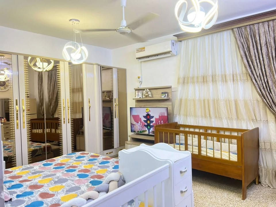� دار للبيع طابقين – طابو صرف 🏡

📍 الموقع: أم الخيل – شارع المسبح
📐 المساحة: 375 متر
↔️ الواجهة: 15 متر

✨ تفاصيل الدار:
▪️ 5 غرف نوم
▪️ صالتين استقبال
▪️ مطبخ حار وبارد
▪️ صحيات عدد 2
▪️ كراج كبير
▪️ حديقة واسعة

🔺#للاستفسار 
*********** 

—————————————————————
