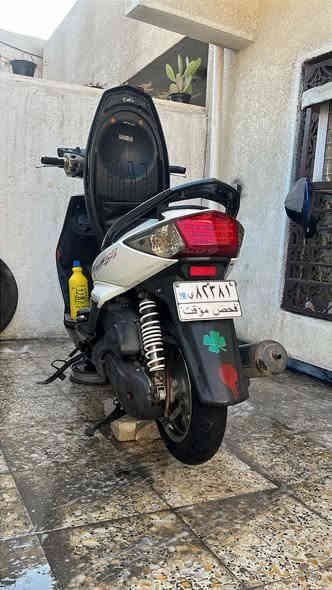 سلام عليكم سكنس فحل كابريتر دراجة نكرة مكينة خرسة دراجة مرتبة بشكل + دراجة طلاعات تخم تاير جديد كهربائيات كلها جديدة 🆕 عوزها بس كلج امامي *********** البياع حي المواصلات  السعر 650 وبيها مجال للشراي
