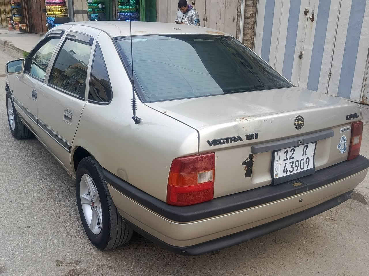 السلام وعليكم اوبل فكتره موديل 1992بدون صبغ ولا ضرر حجم 16محرك بي نفخ باور مركزي شاشه كامره الاستفسار ***********
