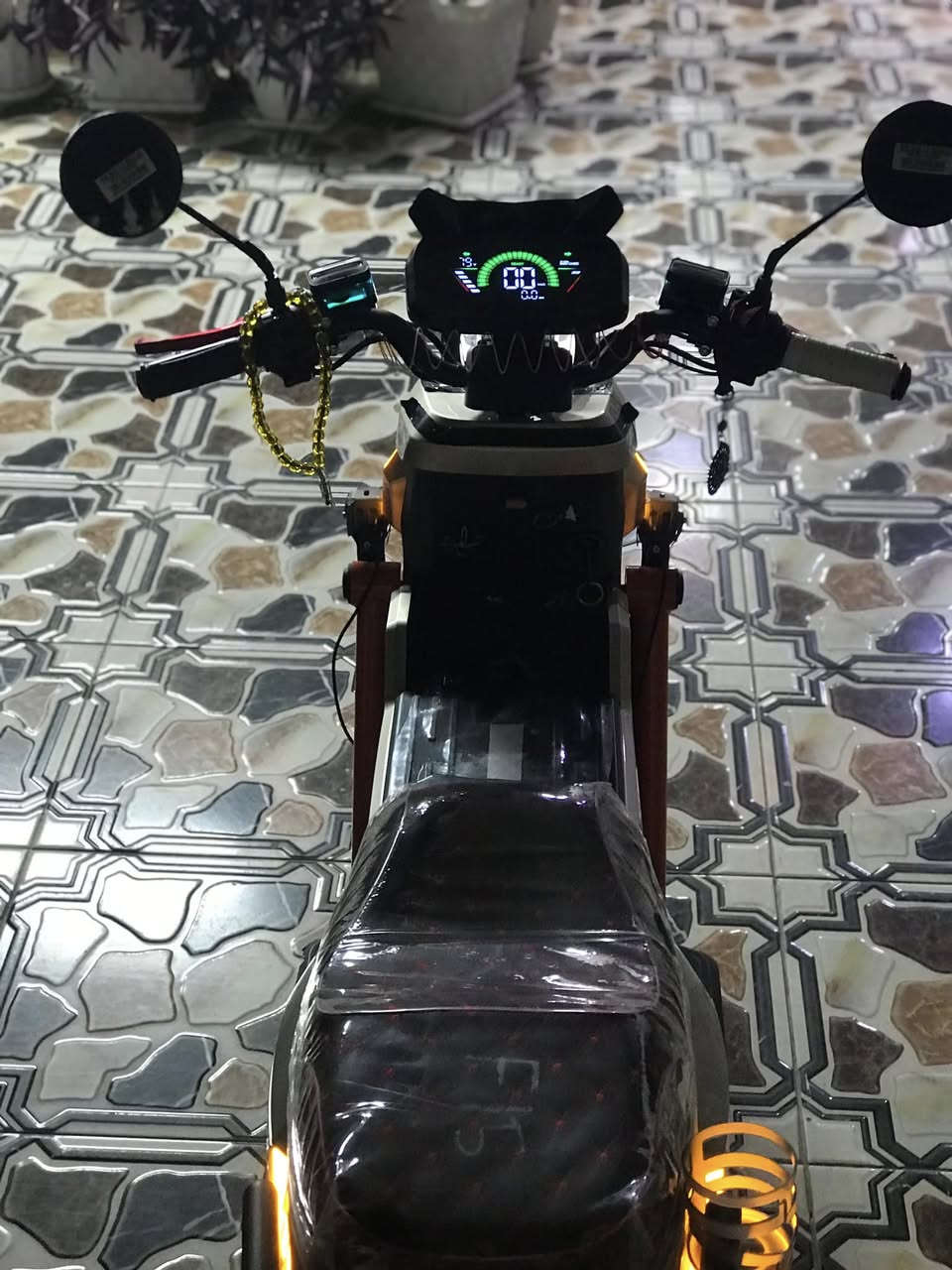 سلام عليكم الدراجه شحن
للبيع موديل 2026مواصفات 
فول البطاريه ليثيوم النظافه اخو نضيف
ملف 3000Vحقيقي السرعه قصوه 99
حقيقي عنوان كركوك 
السعر 750بي مجال 
للطيبين للستفسار على رقم
***********
