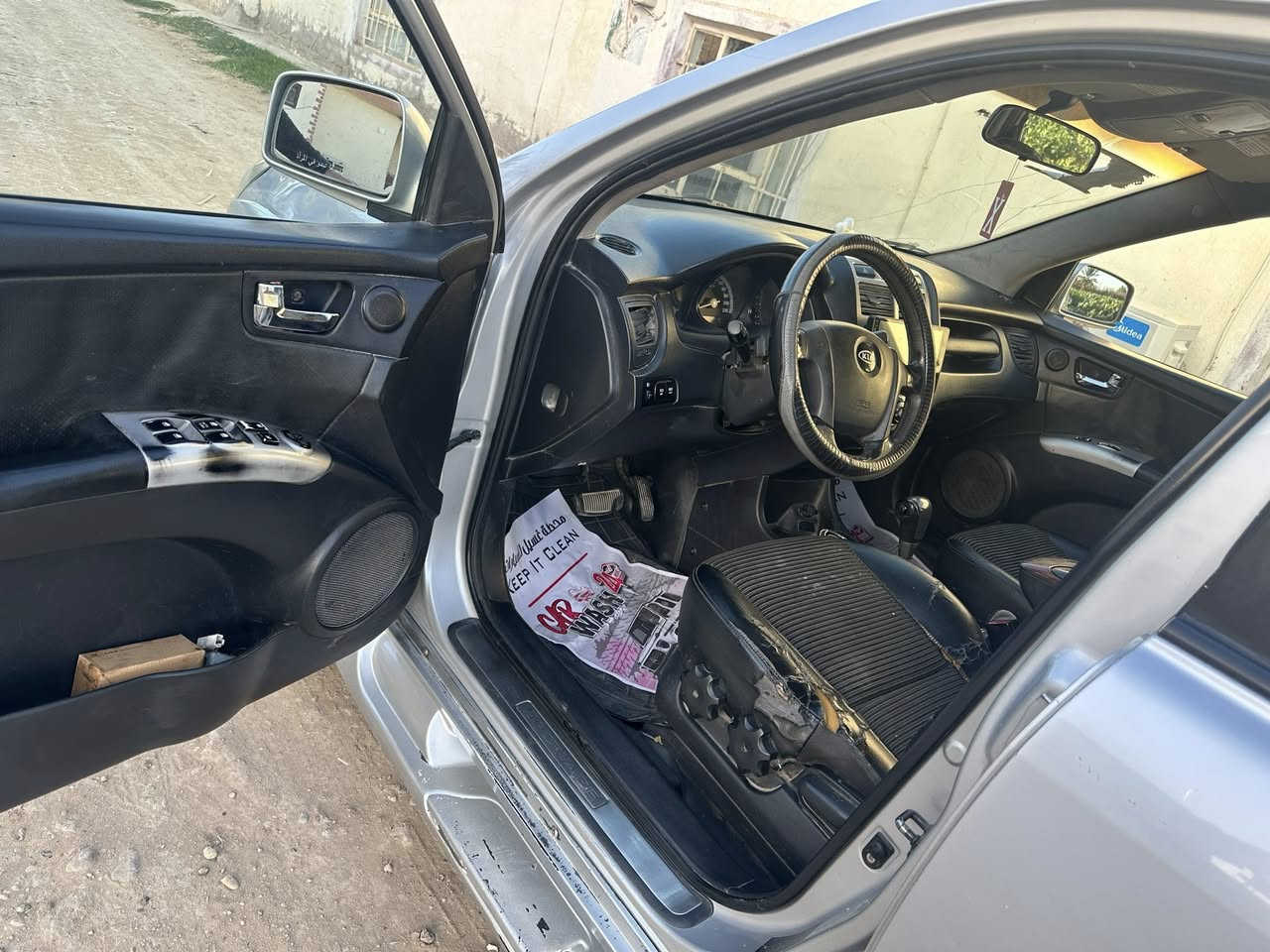 السلام عليكم سبورتج 2008 مكينه سته 2700 كفاله من الصبغ والضربه تدفئه تبريد خير من الله كهربايات كله شغاله تخم تاير جديد مكينه كير حاويه داخل اسود كشنات جلد 
السعر 120 وبيه مجال 
مكاني محموديه 
***********
***********
