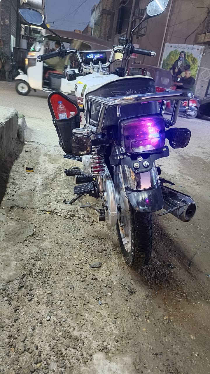 ايراني سيفان موديل ٢٥ مكينة 200 نضيفة كلش كفالة عامة اوراق موجودة بصمة انذار كلشي شغال مكاني بغداد حرية
سعرها 850 بيها مجال
*********** متواجد رصيد واتساب
