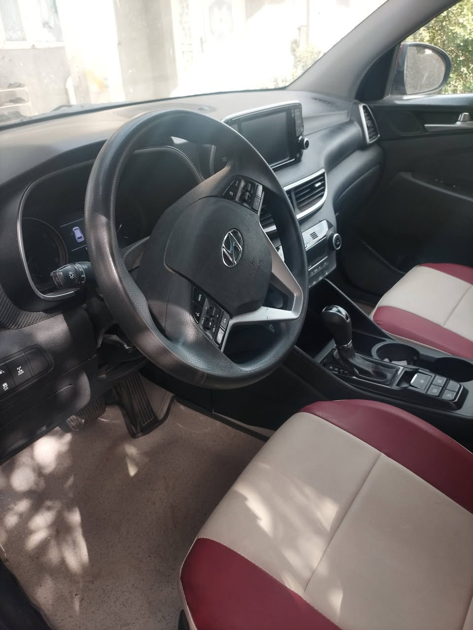 سلام عليكم
توكسان موديل 20وارد امريكي 
حادث جاملغ وباب السائق فقط 
والباقي ليبل واحد
مواصفات بصمه ،بصمة ابواب ،رادار 
داخل لونين كامره 
صور الحادث بل منشور 
السياره باسمي 
المكان حله 
السعر 165
استفسار ***********
