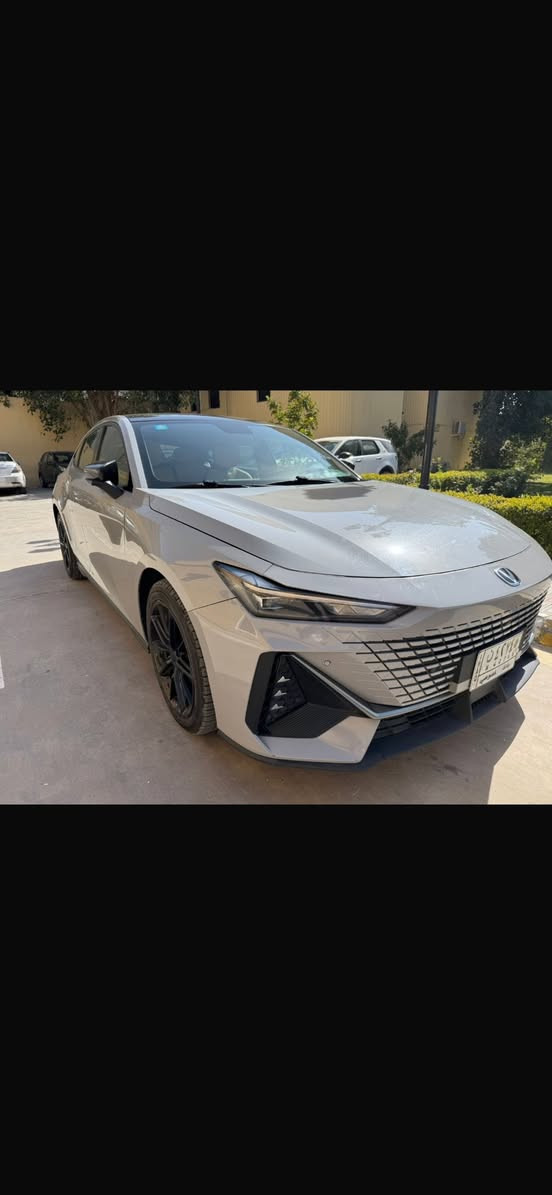 شانجان يونفي موديل ٢٤ جديده بعدها بالضمان ماشيه ٦٧ الف كفاله عامه عدا بارد جدا قليل فول مواصفات محرك ١٥٠٠ تيربو بانزين عادي مكانه بالدوره سعرها مناسب ٢٣ مليون وبيه مجال قليل ***********
