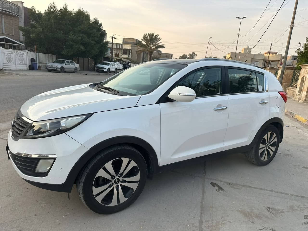 سبورتج 2012 خليجي
@140$
السياره فول 
بصمه بانوراما تحكم 
بيه صبغ جوه قبغ بانزين 
ماشية 213 كم 
( المكينة مفتوحة ) 
مكان سياره بغداد العامرية 
رقم ***********
