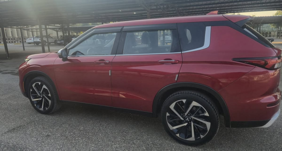 اوتلاندر موديل 2022  مواصفات se  دفع رباعي - كامرات 360- رادارات امامي خلفي جانبي - كشنات جلد وشامواه تدفئة- ماشية ٦٤ الف كم حادثها صبغ قبق الصندوق وجاملغ خلفي كلير مكاني موصل او اربيل - سعر ٢١٥  للتواصل ***********
