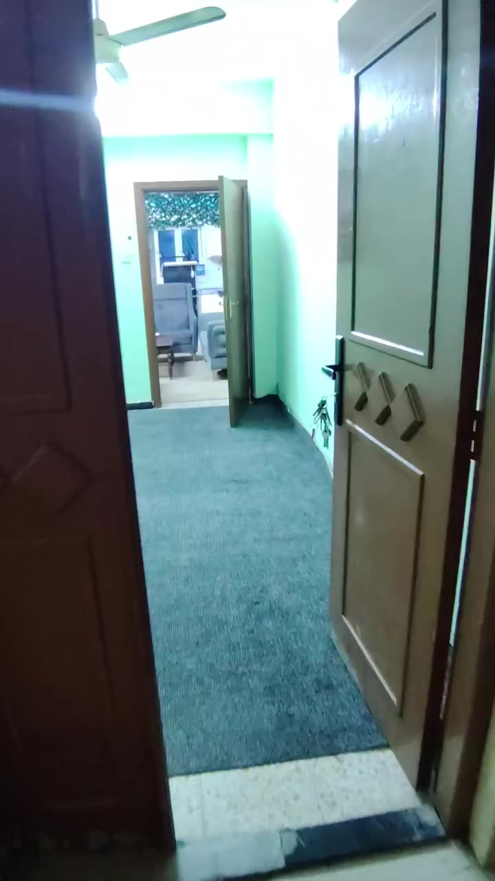 سلام عليكم شقق للايجار في بريهه موثثه تحتوي الشقه على غرفتين وصاله ومطبخ وصحيات تحتوي البنايه على مصعد تبدي الأسعار من ٧٠٠ الئ مليون وربع الاستفسار الاتصال على الرقم او المراسله على الواتساب ***********
