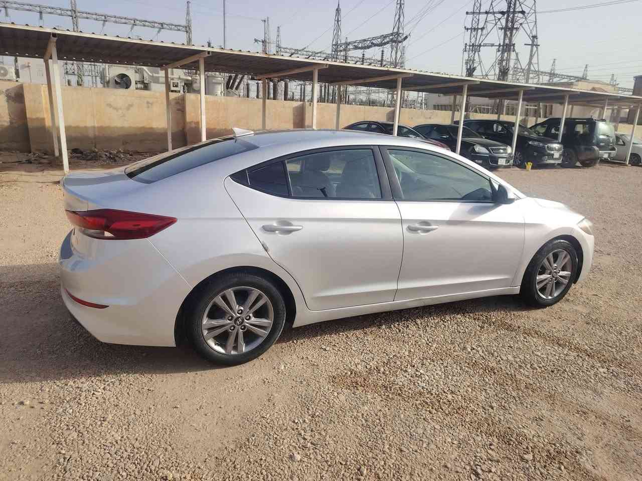 النتره موديل ١٧ أمريكي لون سلفر بيه ضرر جاملغ مبدل وبنيد مصبوغ تصال ***********
