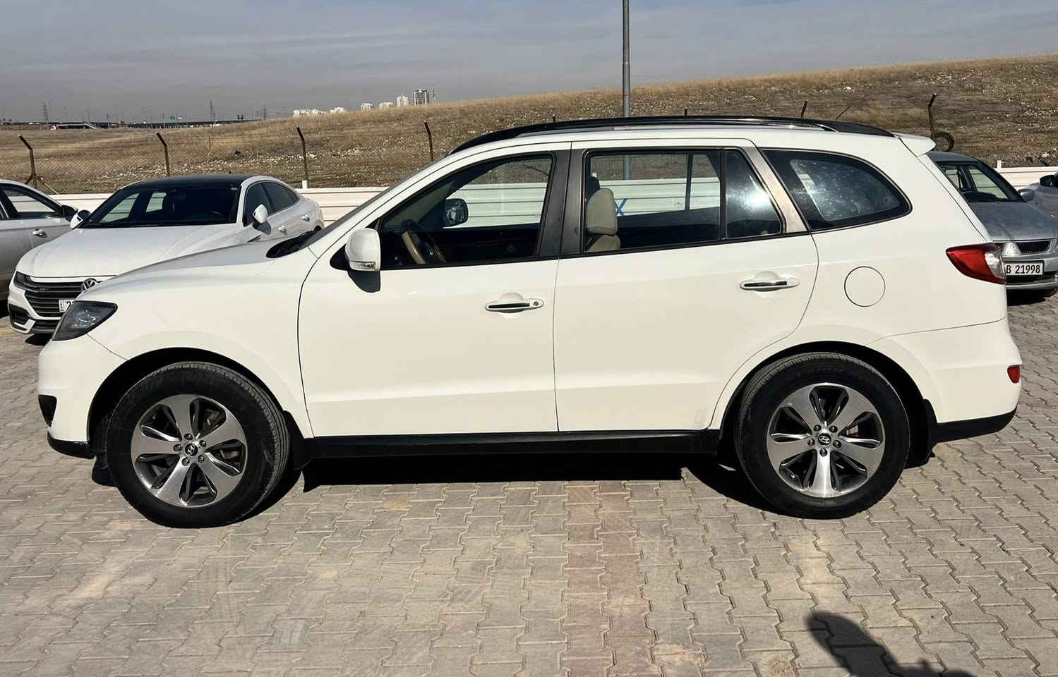 السلام عليكم عندي سنتافي 2012 فول بس بدون بصمه بها قطعتين صبغ وبيع كربون بنزين رقم سنويه جديد رقم نينوى مكاني اربيل السعر 140 وبيها مجال للطيبين شيء قليل وهذا رقمي بس بيا واتساب(***********)
