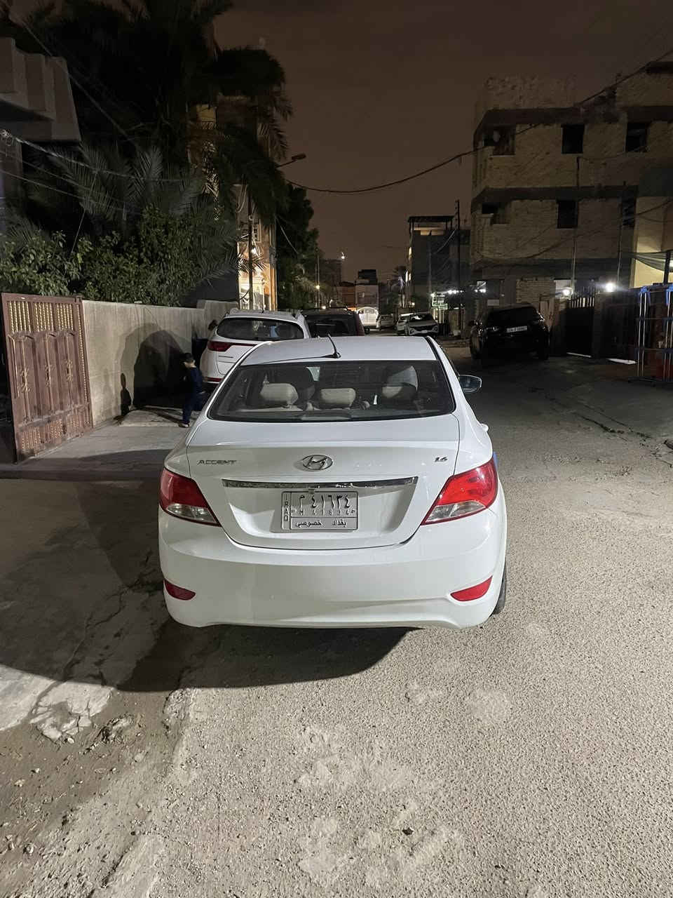 السلام عليكم

اكسنت 2016 خليجي
السعر المطلوب: 115
وبيها مجال للّي يرغب بالشراء، وياريت يكون جاد لأن صراحة تعامل البياعة شوية متعب 😔
عداد السيارة حقيقي 83 الف 

محرك 1600 قطرتين (مثل ما يسمّوها).
السيارة بيها سونار حالياً للمصداقية وحتى أرتاح من سوالف البياعة.
السيارة مكفولة وجاهزة بالكامل عدا المذكور بالسونار.

المواصفات:

 • محرك 1600
 • فتحة سقف
 • 4 دسك
 • 5 تچاوي
 • أشاير بالمراي
 • تحكم مقود جهتين
 • شاشة
 • كامرة خلفية
 • مقود صاجي
 • التبريد شغال 100%
 • التدفئة ملغاة للأمانة (من شتريتها قبل 3 سنوات)
 • تايرات بحالة جيدة جداً 
 • گير نشط ونظيف جداً
 • المحرك صافي وبحالة جيدة
 • كهرباء السيارة شغالة بشكل كامل
 • غرفة السيارة نظيفة جداً من الداخل (بلادية مع دوشمة)

استخدام السيارة شخصي.

السيارة باسمي، سكني الدورة،
ووظيفتي صباحاً بـ الصالحية.

للاستفسار والاطلاع على السونار:
***********

إذا أحد يحب يشوفها أثناء الدوام الرسمي، أرجو إبلاغي حتى آخذها وياي للدوام.

وآسف على الإطالة، وشكراً للإصغاء �
