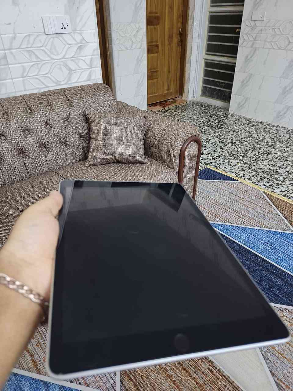 سلام عليكم 
ايباد9 مستخدم
البطاريه 92
الذاكره 64
انضافه 90٪
وكو بي ضربه بصيطه
السعر250 وبي مجال
الرقم الستفسار واتساب ***********
