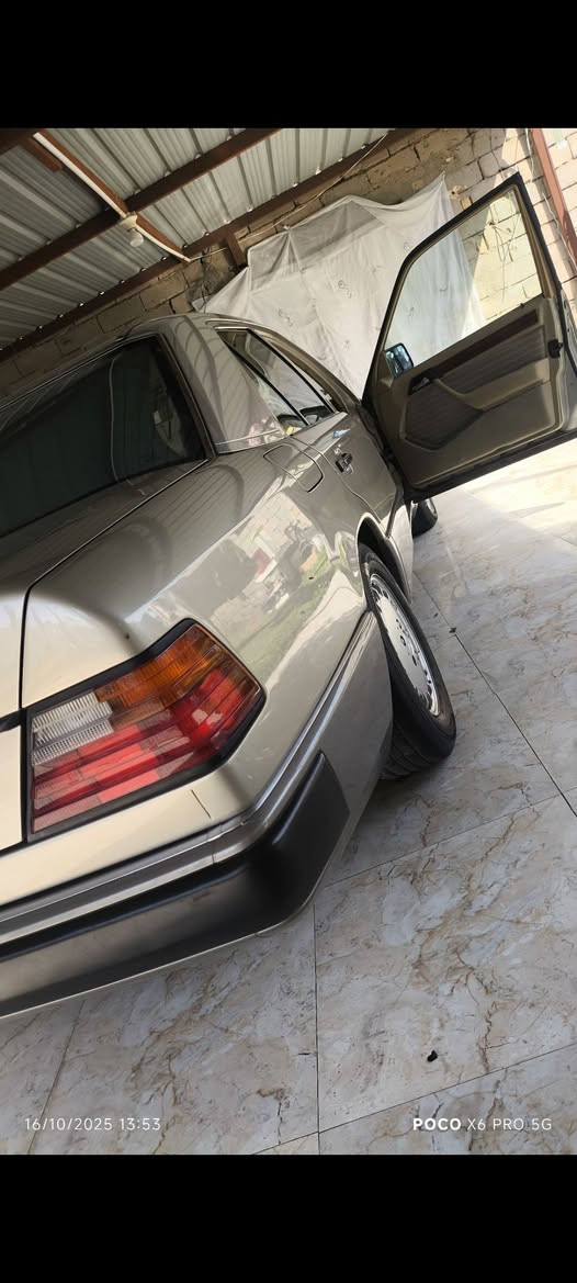 سلام عليكم مارسدس دب للبيع 
السياره مكينه 2.5
بس بيه صبغ عام للجماليه وعدي الجامه الخلف السدر مكسوره للستفسار ***********
