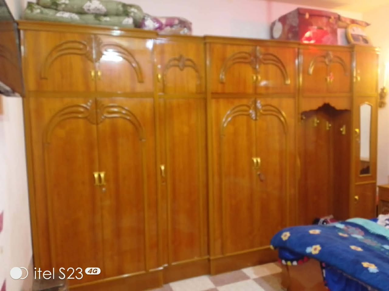 للبيع غرفة اخشاب صاج ونظيفه تواصل رقم ***********
