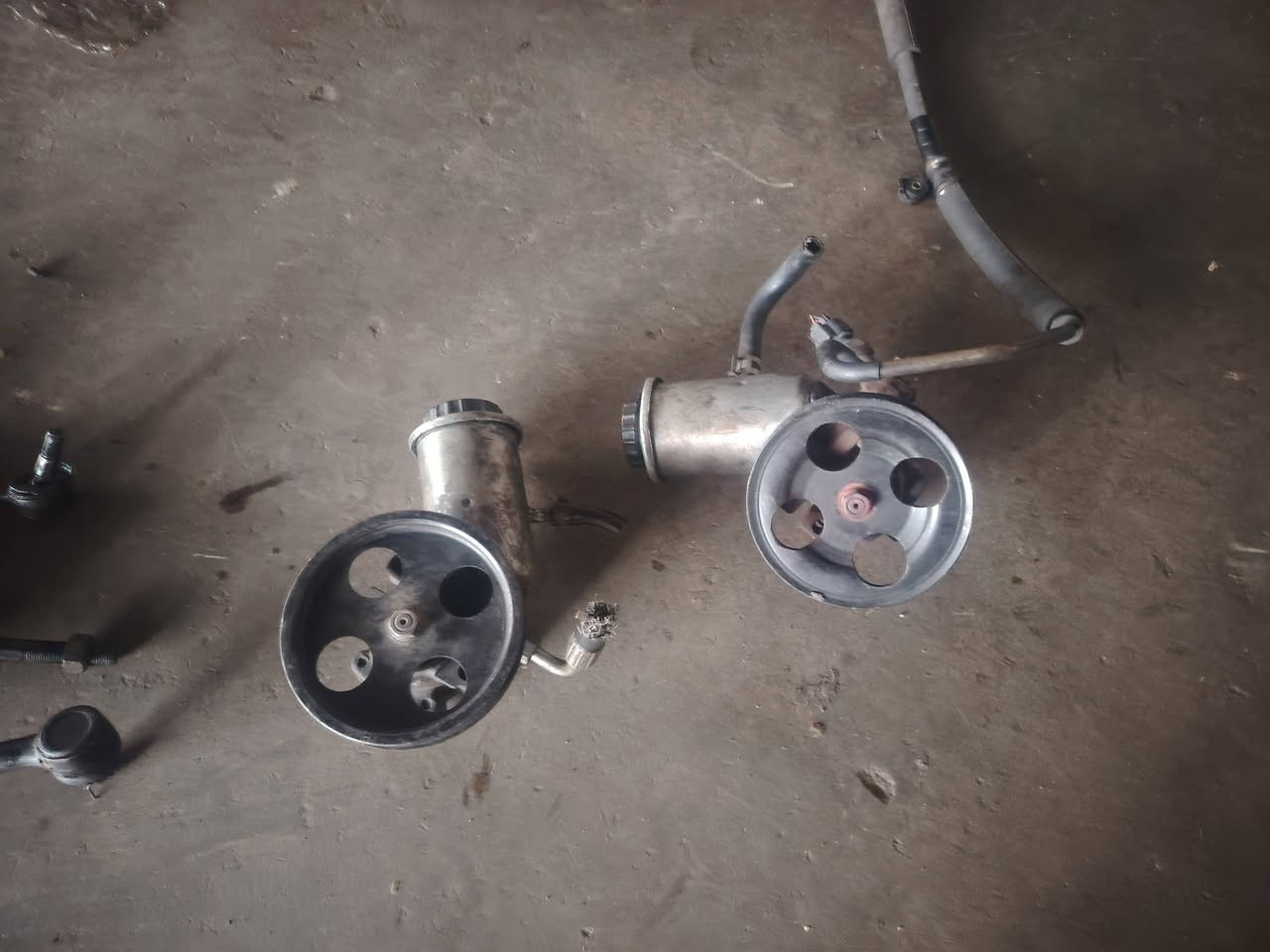 سلام عليكم

يوجد مشط استرين كافه انواع السيارات 

وايضأ يوجد باور استيرين هم كافه انواع السيارات 

مشط سوناتا ومشط برايمره 

مشط مازده ومشط نيسان صني قديم 

مشط استرين نسيان صني حديث انواع الموديلات 

العنوان الشركاط قرب كليه الااساسيه 
اتصال /***********

***********
