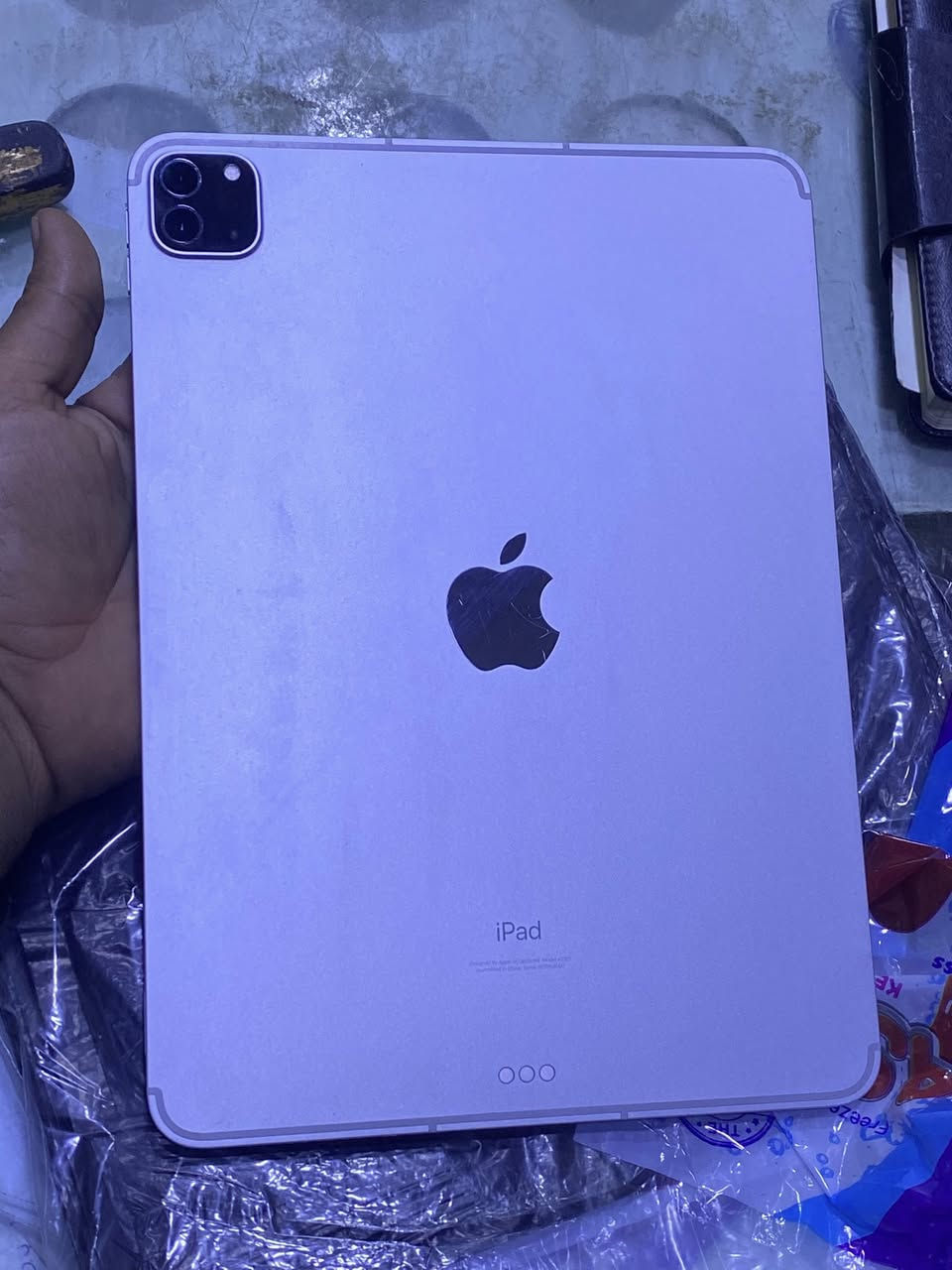 � للبيع iPad 11 M1 نسخة 256GB 🔥
✨ جهاز فخم وقوي مناسب للمونتاج، التصميم، الدراسة والألعاب الثقيلة
✨ معالج Apple M1 الجبار — نفس قوة اللابتوبات تقريباً
✨ ذاكرة 256GB تكفي ملفات، فيديوهات وبرامج بدون مشاكل
✨ شاشة 11 إنج سوبر Retina ألوان خرافية ودقة عالية
✨ يدعم Apple Pencil الجيل الثاني للرسامين والمصممين
✨ 4 سماعات ستيريو صوت نقي وعالي
✨ كامرات احترافية + تصوير 4K
✨ بطارية ممتازة تدوم لفترة طويلة
✨ الجهاز نظيف جداً واستخدام مرتب

💎 مناسب جداً لبرامج:
CapCut • Premiere • Photoshop • Procreate • الألعاب الثقيلة

📦 اللون: سبيس گري
📍 النسخة الأصلية بمعالج M1 السعر 575 وبي مجال


**إذا كنت صاحب هذا الإعلان وتريد حذفه لأي سبب، رجاءا أرسل رسالة إلى الدعم الفني**