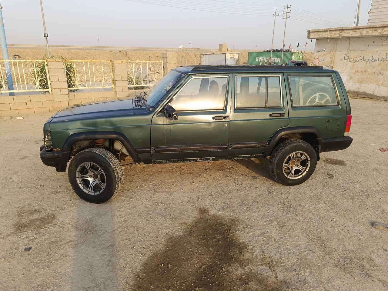 #بيع_مستعجل
جيب شيروكي شخاطه 97
رقم ذي قار خصوصي باسمي سنوية لل30
رقم دولي جديد
حدادية من طول للطول كلها جديدة
محرك ثنين ونص ديلكو وتحويرة وكعدت المكينة ضابطها على ايدي لا طخ باكسل ولا تكطع اذاين
كير جديد مصار شهر من شاده 
تخم تاير دلوب ياباني جديد باتري جديد سياره خير من الله ترايك وين ما تريد
بيها ضرر قليل تجي وشوف بعيك
مكان سيارة ذي قار 
السعر 34 قفل قفل
رقم راعيها ***********
