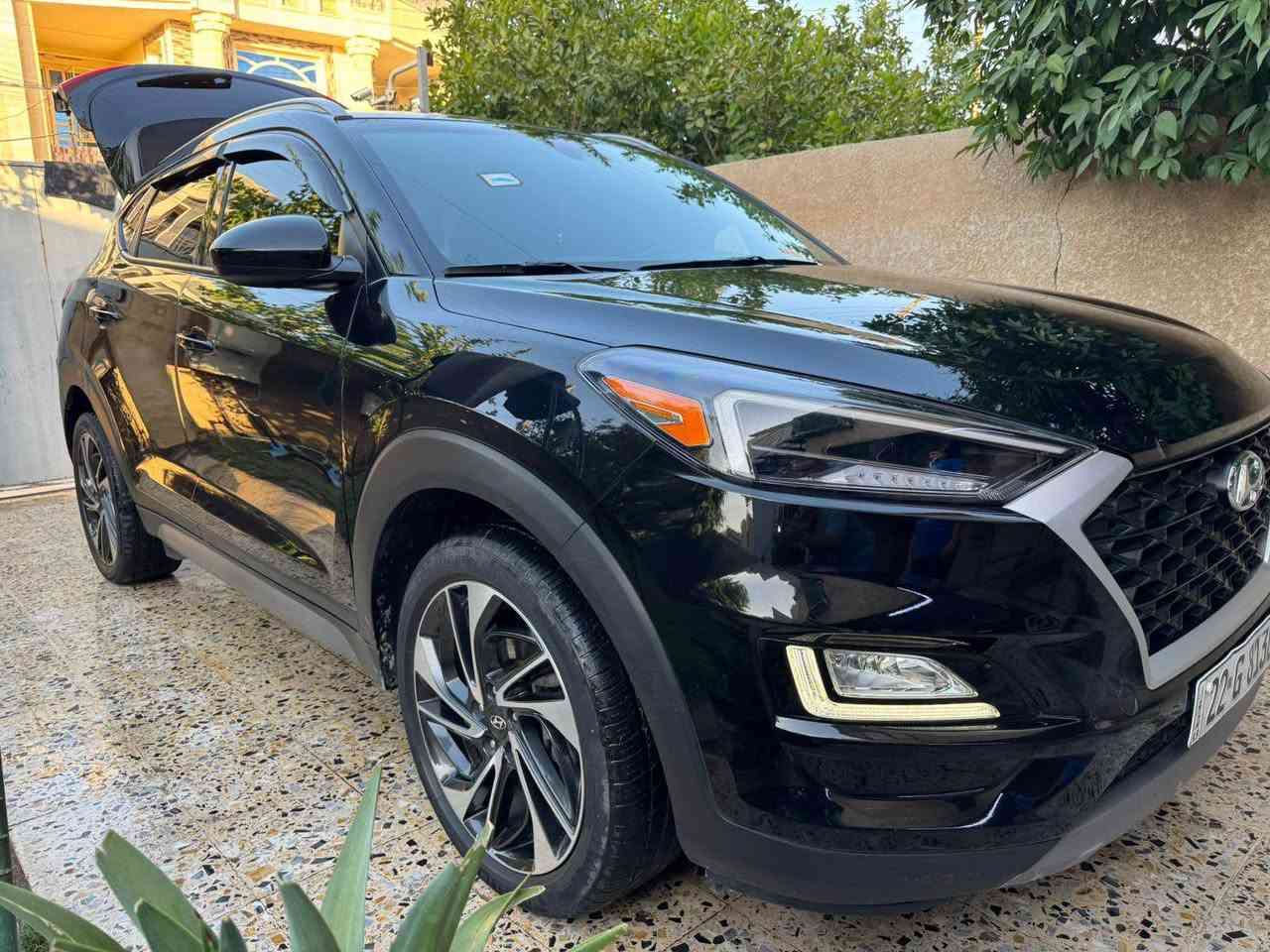 توكسان موديل 21
رقم اربيل ماشية47000 ميل 
مواصفات 
بصمه تشغيل
بصمه ابواب 
شاشه حساسات
3 رادار
فول تحكمات استيرن
تبريد قطعتين
تحديد مسار 
فور ويل
مكينه 2400 جي دي اي
كشنات كهرباء 
وتدفأه بالكشنات 
كير مكينه مكفولات 
تخم تاير جديد
حادثها جاملغ خلفي وباب مصبوغات بدون ايرباك والبجم كبس  وصور السونار موجوده.
السياره جاهزه من كلشي 
مكانها غزالية 
السعر 18500$
ابو ياسر *********** بغداد, العراق
