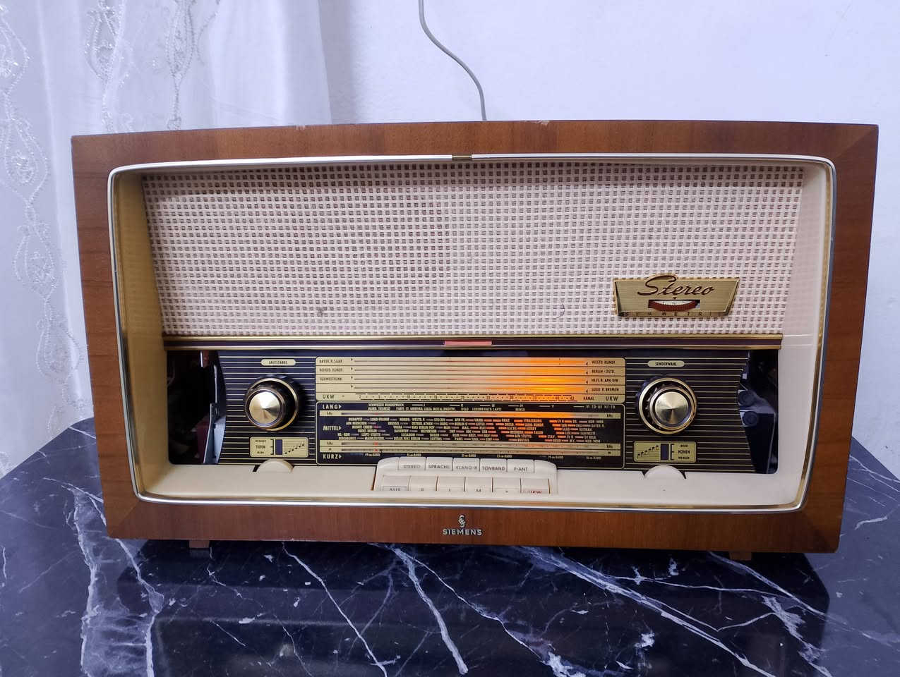 سلام عليكم راديو للبيع FMشرط شغال بس جام بيهى كسر الماني سعره 125الف مكاني كركوك او  هاي رقمي *********** او عندي توصيل او تحياتي لل جميع
