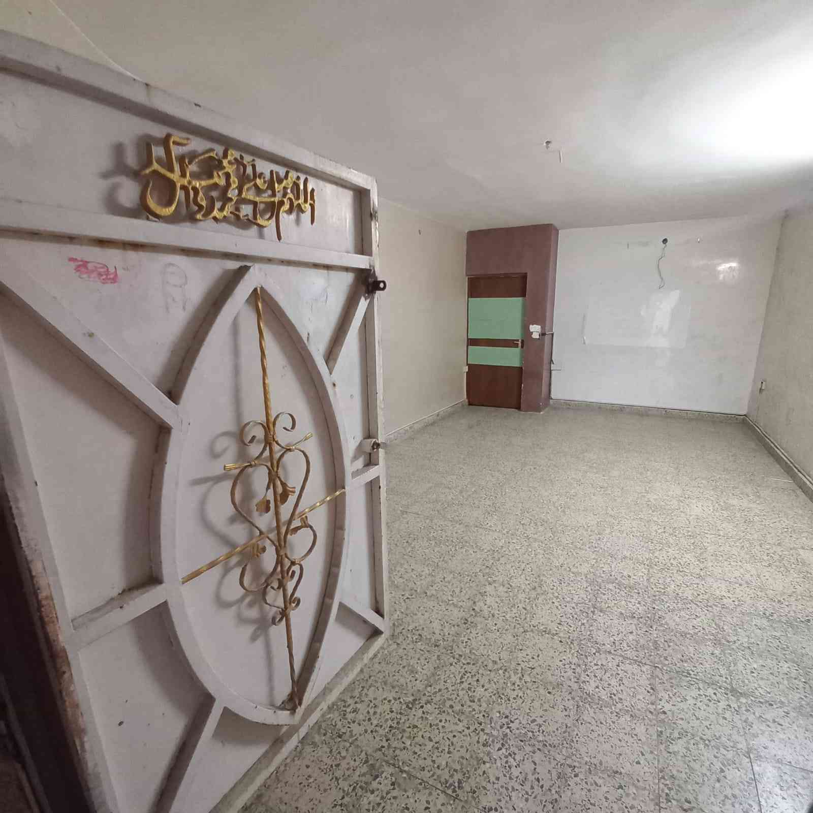 السلام عليكم 
شقة للايجار بسعر مناسب جدا
للاستفسار الاتصال واتساب
***********
تتكون من غرفة كبيرة و مطبخ و حمام طابق اول معزول بدرج الى الخارج كما موضح في الصور
الموقع: الشعب حي البساتين قرب الشارع العام
الفرع الثاني مقابل جامع المرتضى عليه السلام
نهاية فرع صيدلية كوكب الغيث
