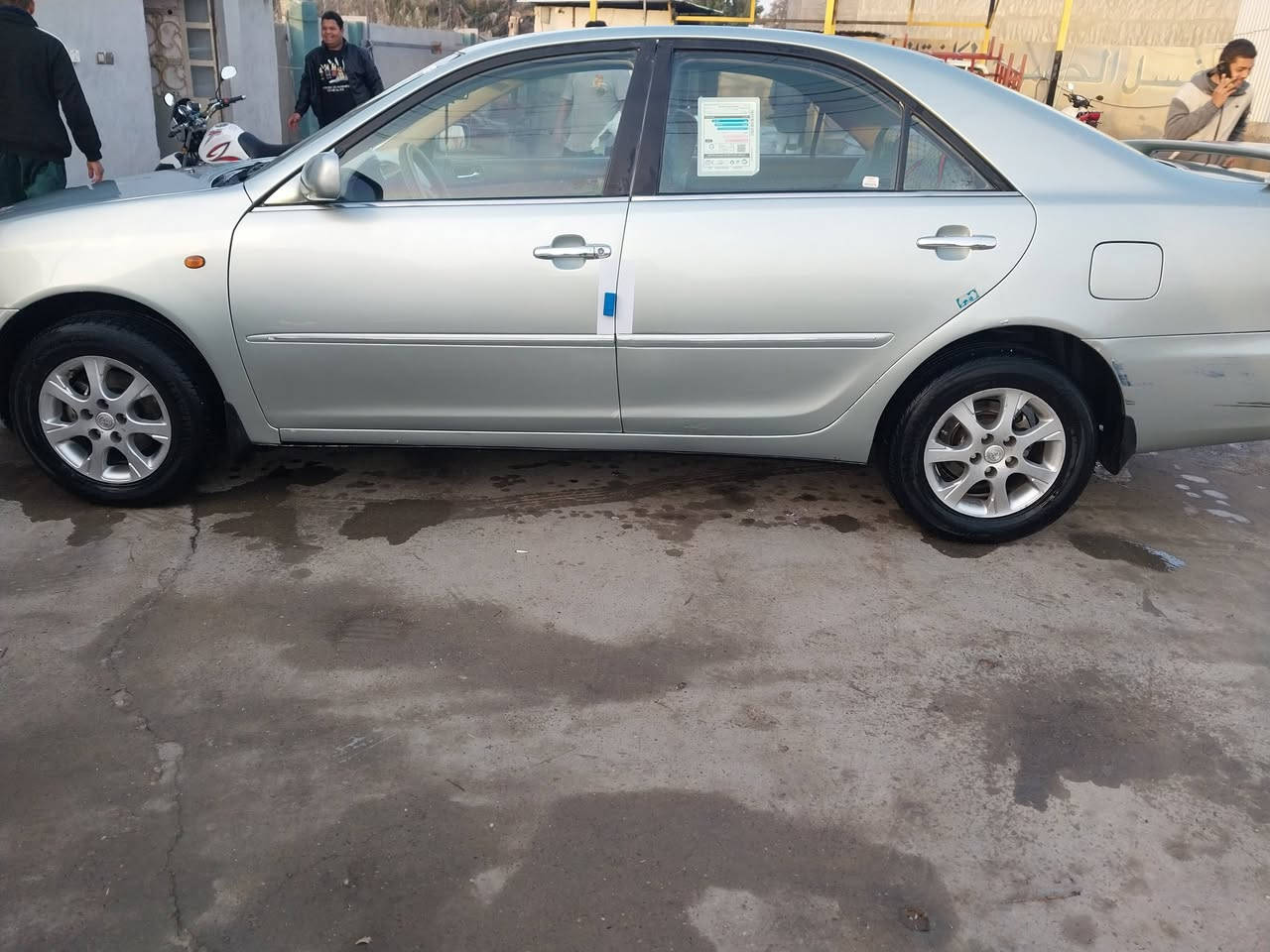 السلام عليكم 
كامري  خليجي 
مديل 2004
رقم بغداد انكليزي بسمي 
مصبوغه عام رش جماليه بدون ضربه 
حجم المكينه 2400 مكفوله لا تنقيص ولا تبخير 
شاشه وكامره  وتخم تاير جديد  
تبريد شرط ثلج 
العنوان صلاح الدين قضاء بلد 
السيارة عارضهه ب ٨٨ وبيهه مجال قليل
***********
