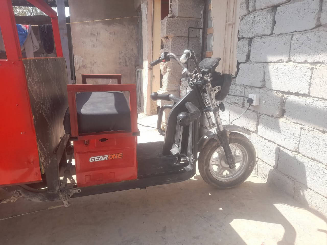 ستوته شحن ٥بطاريات جدد صارلهن ٥يوم ومابيه اي عطل شغاله السعر ٧٠٠ وبيه مجال ***********
