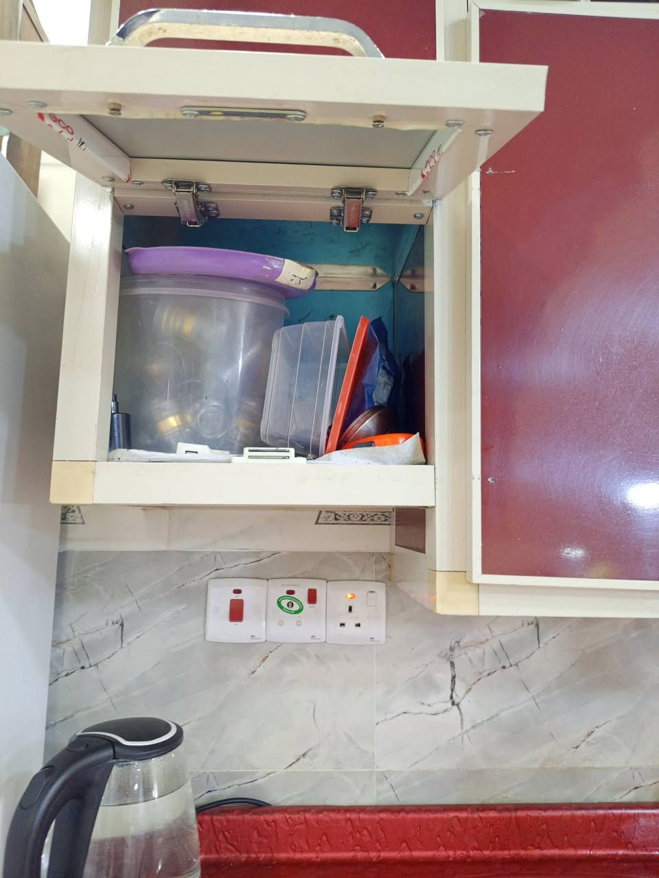 كاونتر قطعتين متر ونص 

مفصله 850 الف تفصال حديث 

وريده 375 

العنوان العبيدي الرئاسة شارع 20 

***********
