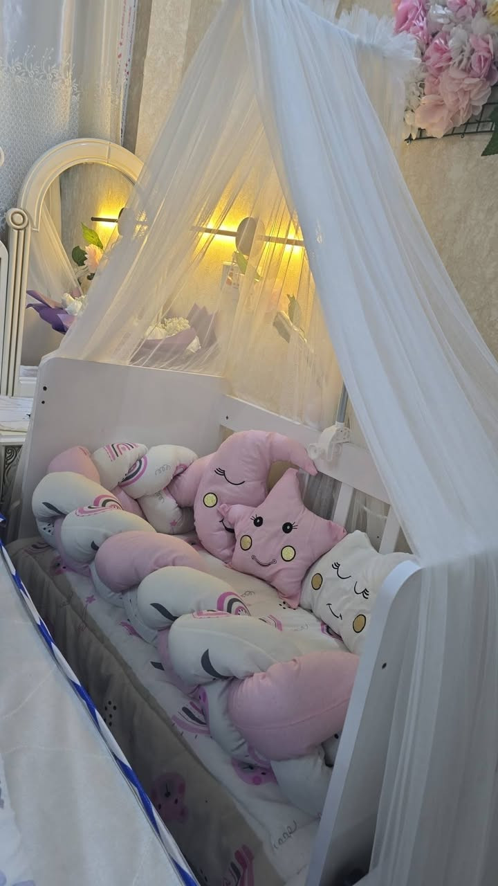 السلام عليكم
كاروك مامستعمل شي قليل 
جديد وحلو كامل مع جميع غراضه و مصداته ودوشك وناموسيه 
السعر ١٠٠  وبي مجال ***********
