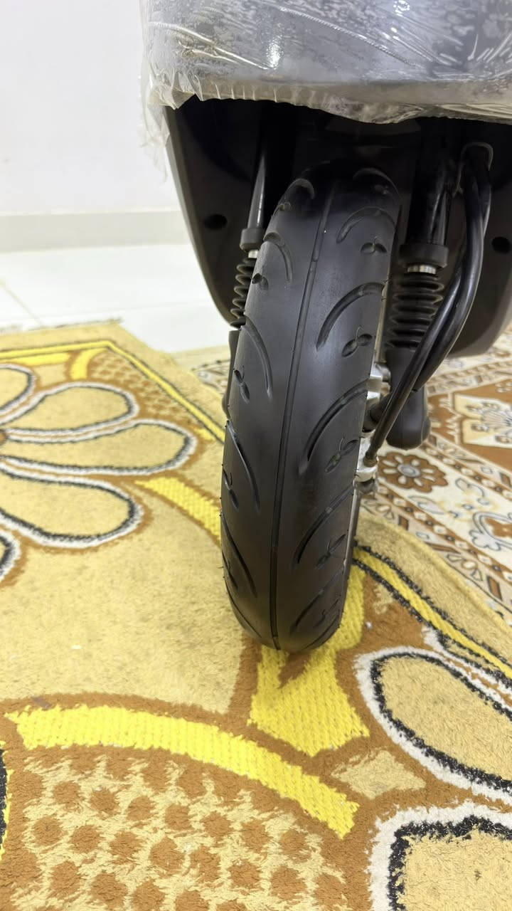 سلام عليكم مرخصت صاحب الاكروب للبيع دراجه بطه حاويه مال رمبه جديد مامستخدم وماشايفن الشارع من الحاويه للبيت فورن اخر قطعه عندي موديل 2003 دبل سكليتر ناعمه الدراجه  كلش وشلعه تخبل  كبل شغل وطلع باتري خالك بيه ودهن خالك بيه وبانزين هم خالك بيه السعر 850 الف مكاني كربلاء حي العامل تجي اشوفه بلبيت الرقم *********** الرقم الثاني ***********
