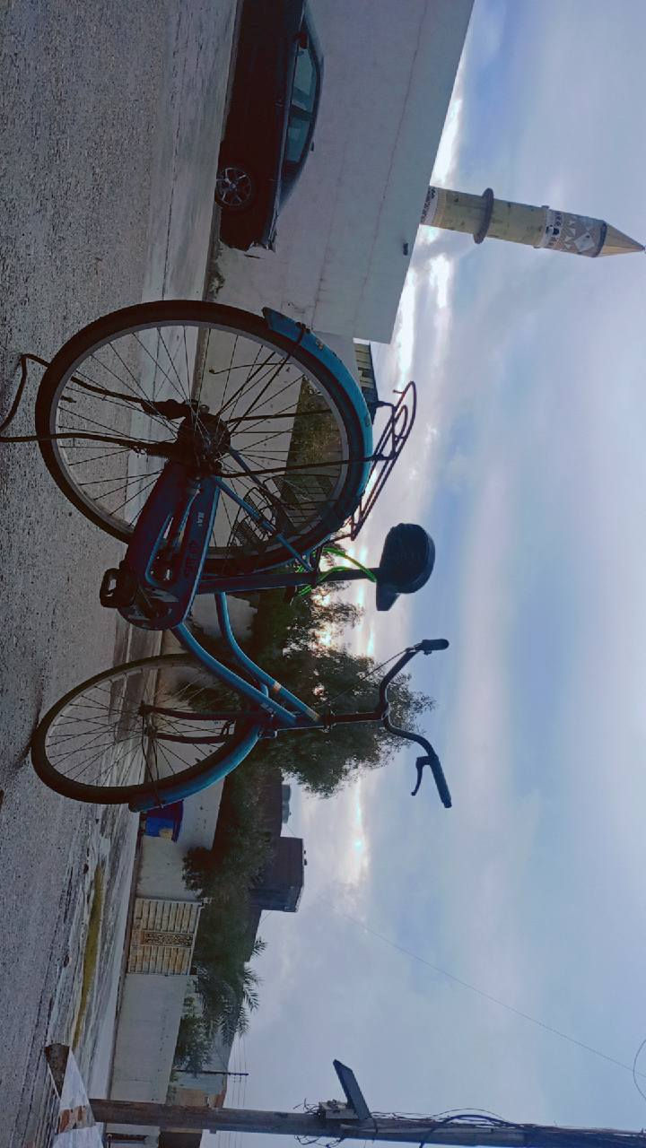 السلام عليكم بايسكل للبيع سعر خاص التصال عل ***********
