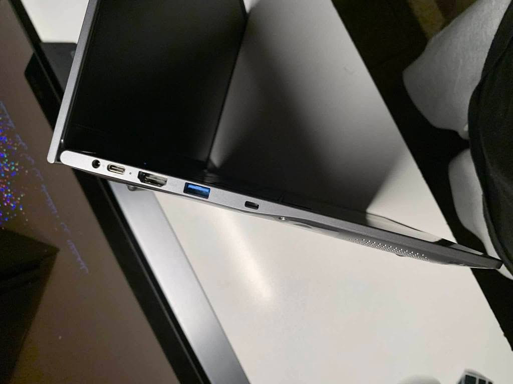 لابتوب من شركة KurieTim موديل T156A 
 مستخدم 10ايام 

المعالج (CPU)
‏Intel Alder Lake-N N150
رباعي النواة، أداء سريع وسلس 

الرسوميات (GPU)
‏Intel UHD Graphics

الشاشة
15.6 بوصة IPS
‏FHD (1920×1080)

الذاكرة (RAM)‏16 GB DDR4 RAM

التخزين (SSD) 256
 • دعم توسيع MicroSD

نظام التشغيل
‏Windows 11 Pro

البطارية
‏8000 mAh
تصل إلى 6 ساعات استخدام

المنافذ والاتصال
‏USB 3.0
‏USB Type-C
‏HDMI
‏MicroSD
‏Wi-Fi
‏Bluetooth

المميزات الإضافية
إضاءة خلفية للكيبورد
قارئ بصمة
هيكل ألمنيوم
تبريد مروحي
مفصل شاشة 180 درجة النجف, العراق


**إذا كنت صاحب هذا الإعلان وتريد حذفه لأي سبب، رجاءا أرسل رسالة إلى الدعم الفني**