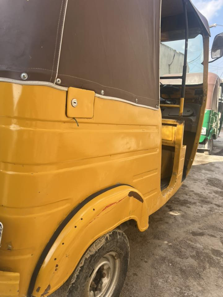 السلام عليكم شباب تكتك موديل ١٩ رقم وسنويه تحويل ثاني يوم  مكاني بغداد البلديات  مصبوغه عام 
***********
