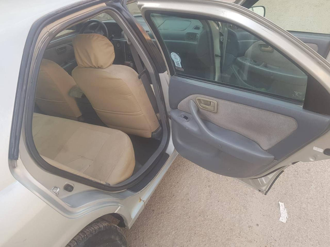 السلام عليكم للبيع كامري موديل 2001 لون سلفر محرك وكير كامري ابو الكف 2200 كير ممتاز قبل شهرين مبدل فلتر وزيت جديد يحتاجلها صدر خلفي فقط تايرات اماميه جيدة الخلفية تحتاج تبديل السنويه بال 26 تنتهي باسمي السعر 70 وبيها مجال الاتصال على الرقم ***********  مكان سامراء اني مكلف اتصل لا تراسلني
