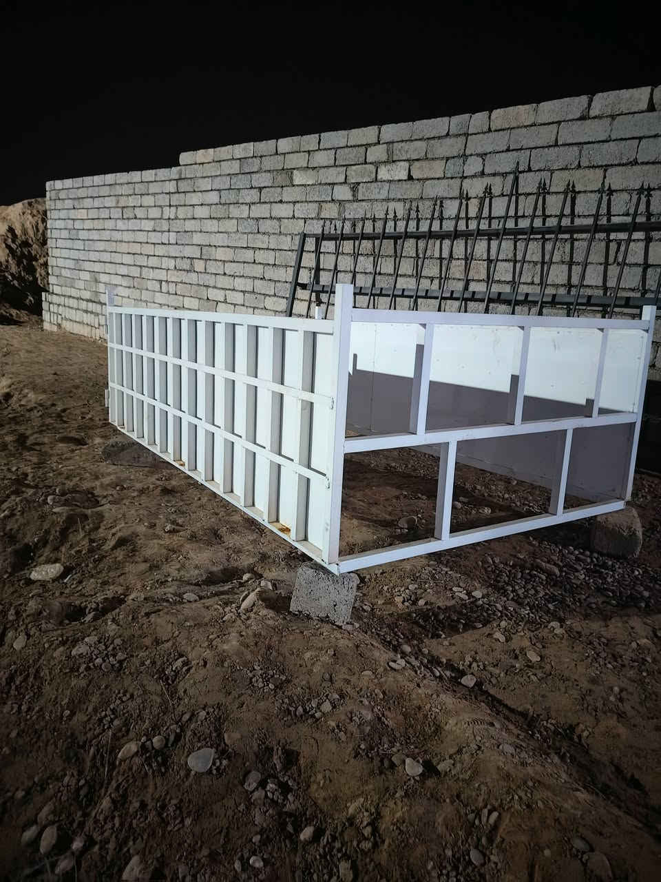 السلام عليكم محجل كيه  للبيع 
عرض 171
ارتفاع 80
طول 285
نوع الحديد ²ملم 
السعر 350الف 
الاتصال ***********
