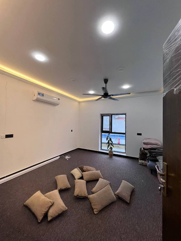 شاليه #بمساحة 850م
البصرة -إبي الخصيب - حمدان 
طابو ملك صرف زراعي عراقي #سهم بالطابو
#يحتوي :: گراج واسع دار استراحة يحتوي على غرفة منام 
وصالة وصحيات داخلية . ومسبح وباربكيوخاص بالشوي
وصالة اللعاب ومدفأة غازية .
الشاليه الواقع افضل وأجمل من الصور .
#للأستفسار :: *********** البصرة, العراق
