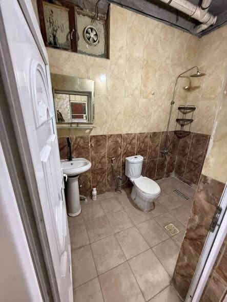 #للايجار في السيديه

🌐شقه طابق  ارضي نضيف جداً  

💠غرفتين نوم 

💠صاله

💠مطبخ 

💠وخدمات صحيه

💵 بدل الايجار 600 الف

📍موقع  شارع المركز

للاستفسار 
***********
وتساب
