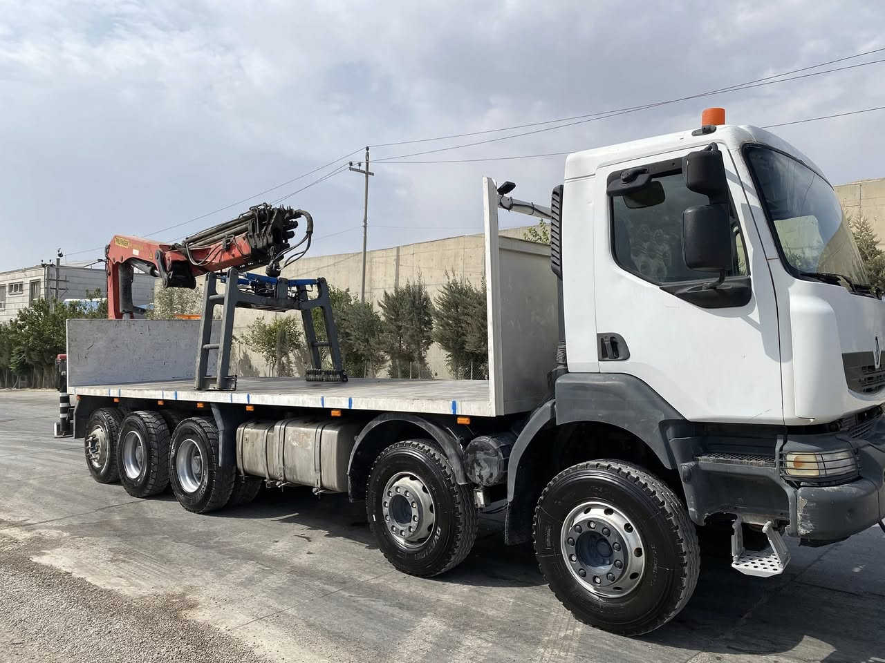 رينو للبيع       موديل ٢٠٠٧ رقم دياله لسنويه (خمسه  دنكير)     كرين(بافينكر ريمونت ) مكينه ببم نوزل (مكان سليمانيه)      رقم تلفون ***********
