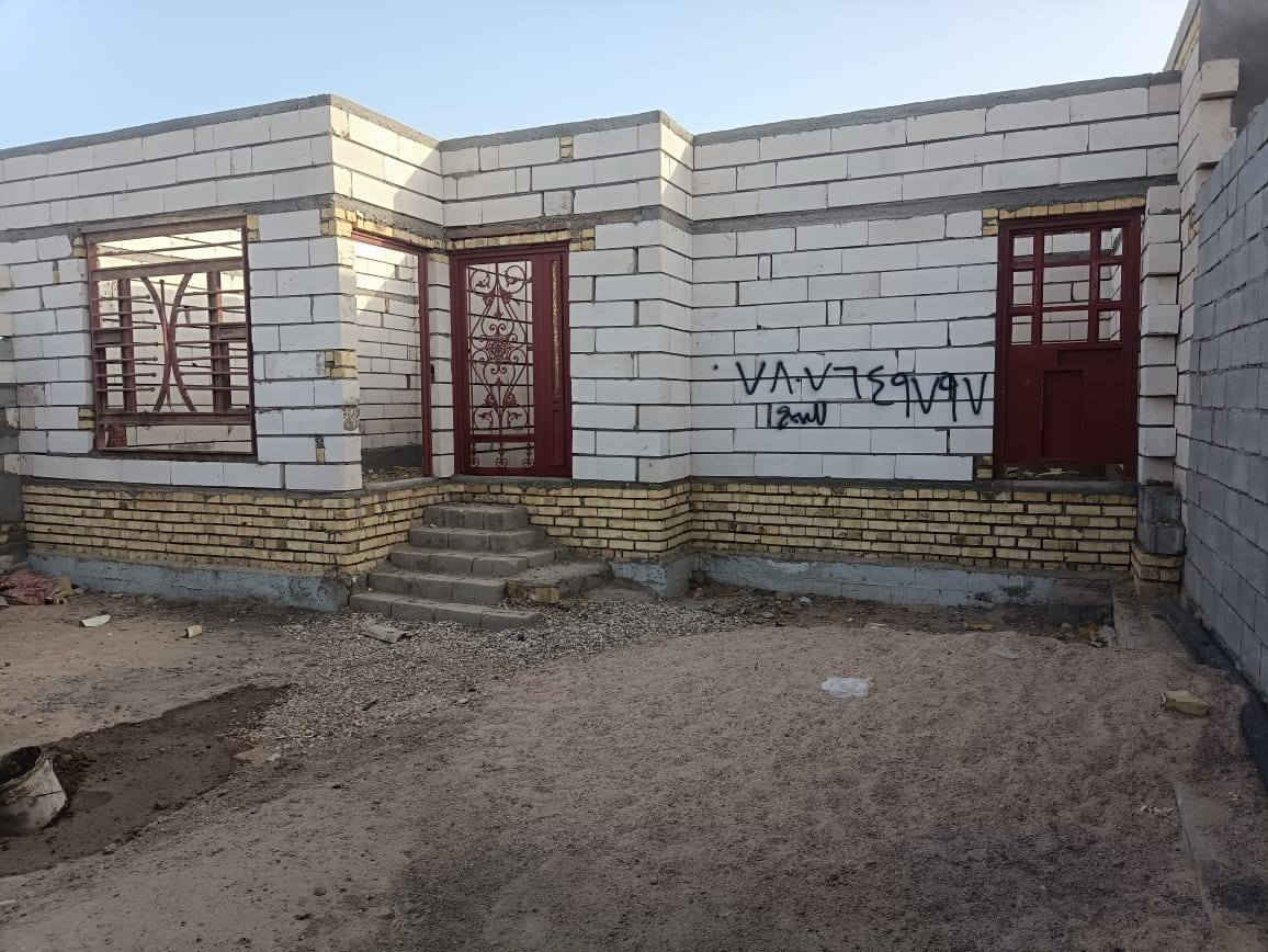 السلام عليكم  بيت هيكل للبيع المساحه 200 متر الموقع  الفرع المقابيل السيطره ام العباس يبعد عن الشارع الرئيسي 200 مترر سعر البيت 27 رقمي ***********  مستعجل ع بيع
