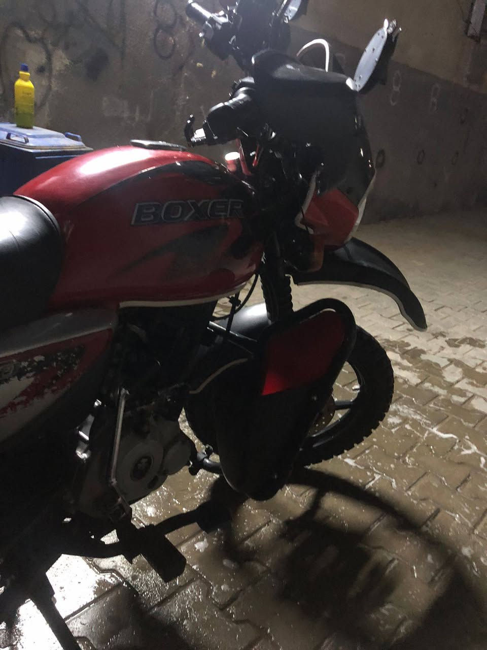 السلام عليكم بوكسر للبيع موديل 23 مثل موضح بالفيديو سعر مليونين و 450 الالوان بغدادشعب شارع صحه   رقم سنويه بغداد الاستفسار اتصل على هذا الرقم واتساب فقط ***********
