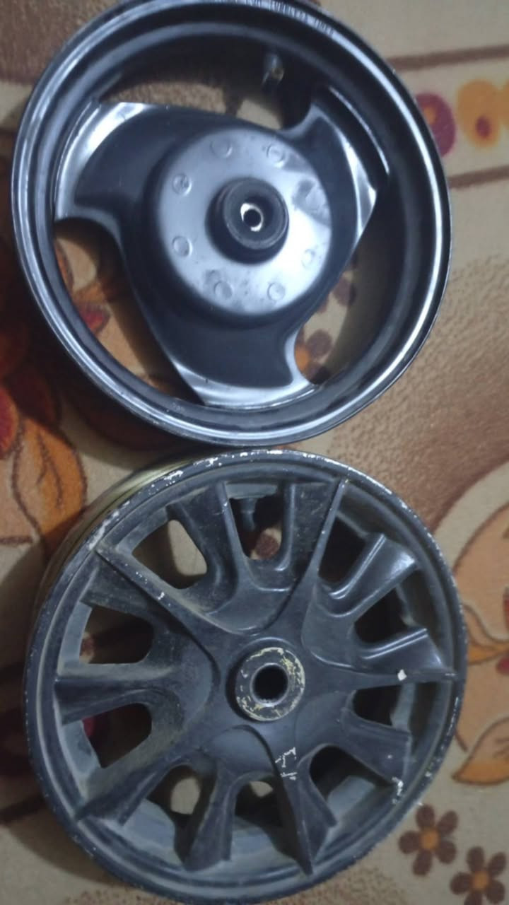 سلام عليكم
غراض دراجه ماكس منغولي 
مال حاويه شرط الثقيل تجي وشوفهن نضيفات كلشش
وياله اثنين واحد رياضي خلفي 
ولامامي بلاد مال حاويه 
صالنصه كاتم نقطه لحيم مابيه الاصليه مال حاويه
كاسه كامله جاملغ امامي مابي لا كسر ولا شخط تجي شوفه

الصالنصه 20 وبيه مجال 
لكاسحه 15 الف 
الوياله الواحد ب10 
العنوان الناصريه مركز
*********** واتساب واتصال
