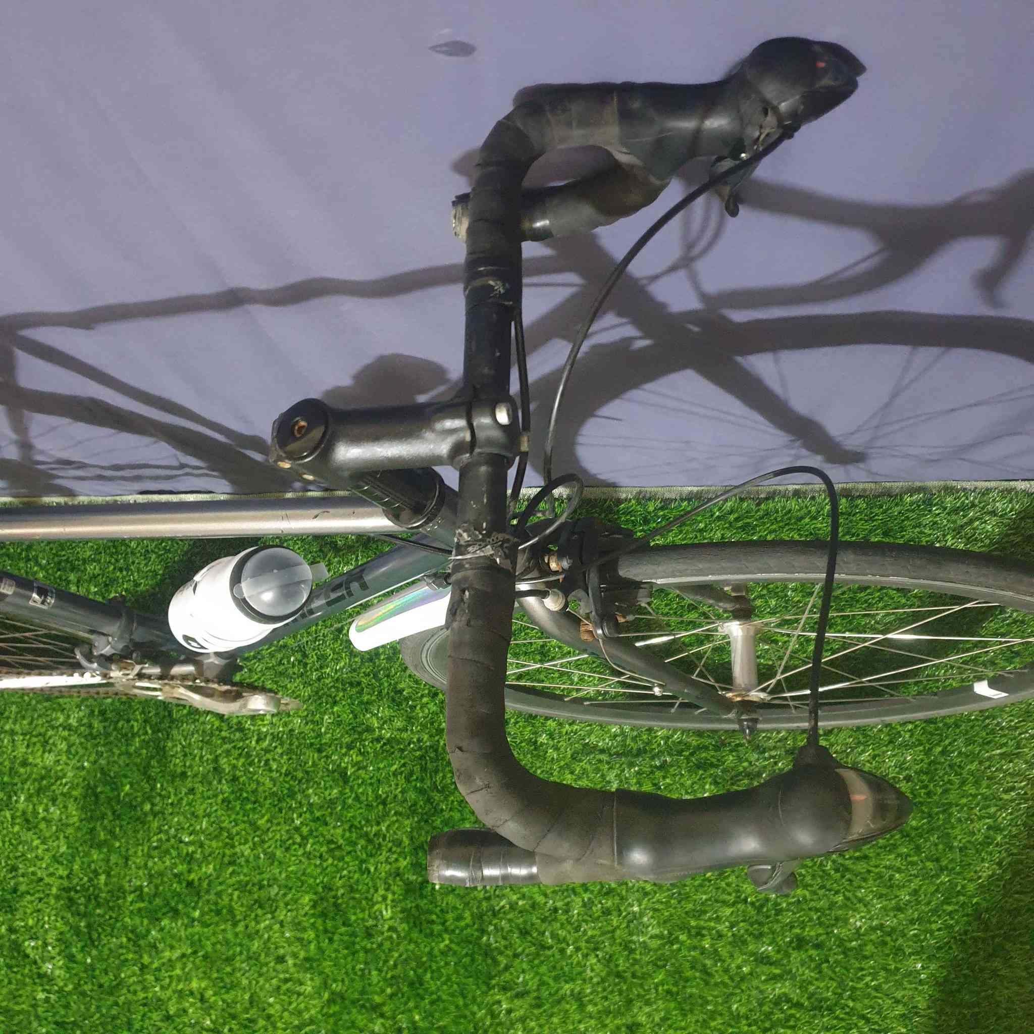 بايك رياضي سباق موديل 700C 
حجم 28
باله كسر حاويه 
غير مستخدم بالعراق 
الحاله جاهز ونظيف
فريم عالي (510mm)
الكيوره (8x2) الكير باليده شيمانو اصليات 
السعر 130الف
 ويوجد توصيل
للاستفسار الاتصال ***********
