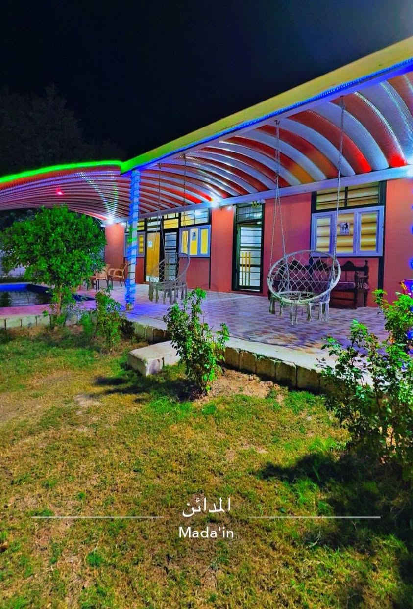 متوفر مزرعه ﴿ليالي دجله﴾🌴
تحتوي المزرعه على ..
حديقه كبيره جداً 🏡 وتكون ايضأ شاطيه. 
بيت متكامل من كل النواحي ⛺
العاب كبار. {فيشه منضده 🥅
مسبح كبير . ومفلتر .💧
مكان شواء كبير 
الاستفسار (***********)📲
المكان .. بغداد المدائن
