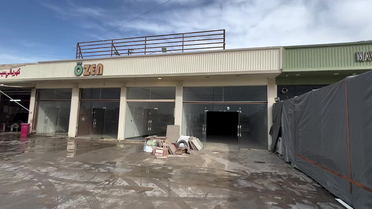 محلات للايجار +كراج يصلح معرض اوغسل سيارات
مقابل تقية مجاور محطة الوسام 
***********
