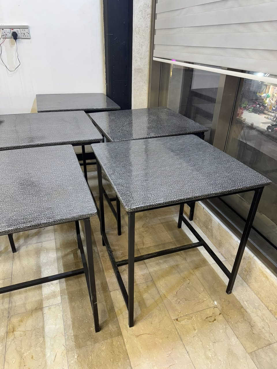 سلام عليكم
ميوزة دومنه للبيع نظاف كلش ما مستعملات ابد مثل ما موضحات بالصور الميوزه تفصال حديد ومغلفات بجلد اصلي ارتفاع الميز تقريباً ٩٠ سم وعرض ٣٠*٣٠ شغل كله اصلي ومتعوب عليه مكاني البصره 
رقم *********** رايد الواحد ب ٣٥ الف
