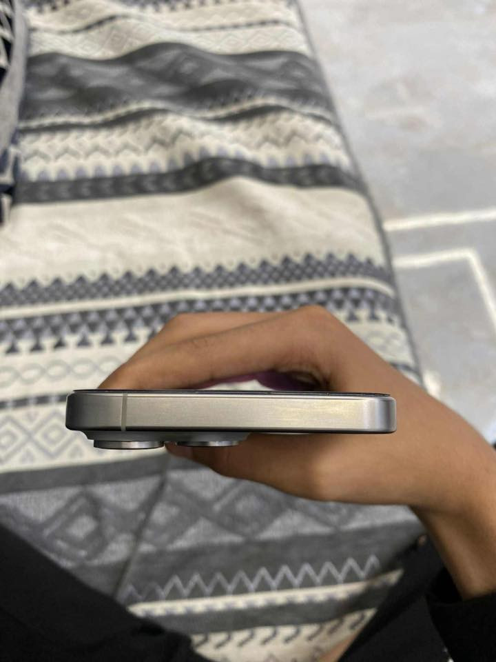 ايفون 15 برو ماكس 📱

لون تيتانيوم المميز 🩶 
بطاريه 88🔋
ذاكره 256 
الجهاز ZA/A
دبل سيم كرت
مبدل شاشه نوعيه تخبل 
فيس إيدي شغال 
سماعه داخليه ما تشتغل لزم من تخبر تفتح سبيكر بس بل مخابره تفتح سبيكر الصوت عالي بل برامج 
الباقي ضمان شهر شرط ما بي خلل عطل 
السعر 635 بي مجال شراي رسلني 🩶


**إذا كنت صاحب هذا الإعلان وتريد حذفه لأي سبب، رجاءا أرسل رسالة إلى الدعم الفني**