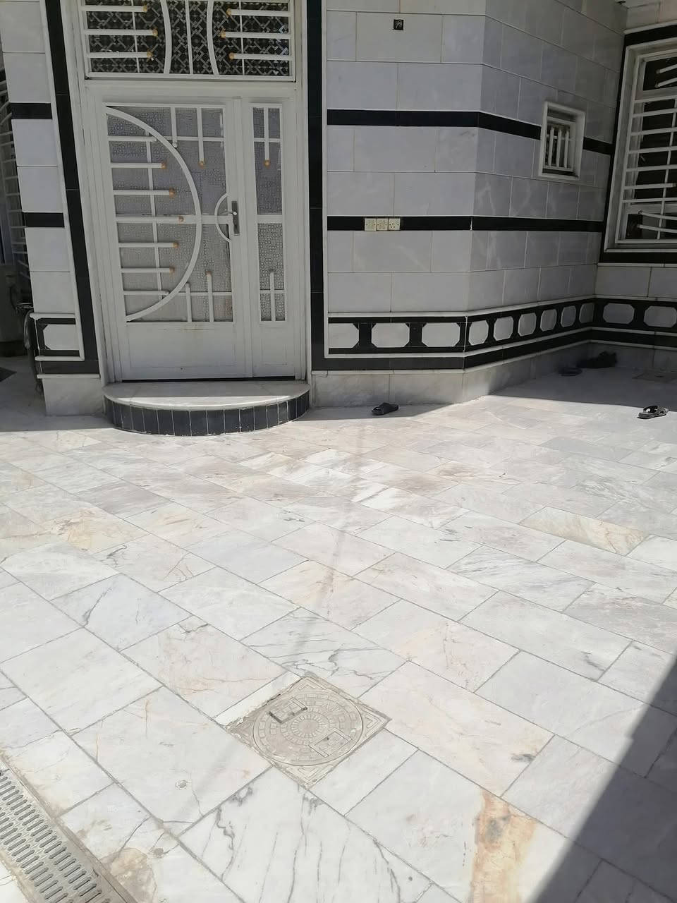 ⭕️دار للبيع في حي الضباط الاولى قريب من مدرسة الحله

⭕️المساحة ٢٢٥م طابو صرف 

⭕️بناء حديث 

⭕️الطابق الارضي يحتوي على صالة وهول ومطبخ وغرفة نوم ومجمع صحيات 

⭕️الطابق الثاني يحتوي على ثلاث غرف ومجمع صحيات 

⭕️لطلب سعر  مراسله الصفحة او الاتصال على الارقام

*نستقبل جميع عروضكم السكنية 🏠 والتجارية 🏡 بكافة مناطق الحلة 
……………………………..
للمزيد من المعلومات

مراجعة مكتب بابل الكائن في شارع ٦٠ مقابيل حلويات ريف دمشق اوكراج ناجي كماش سابقاً او الاتصال ☎️ 

***********ابو احمدالاسدي  
***********احمد الاسدي
***********امير الاسدي
