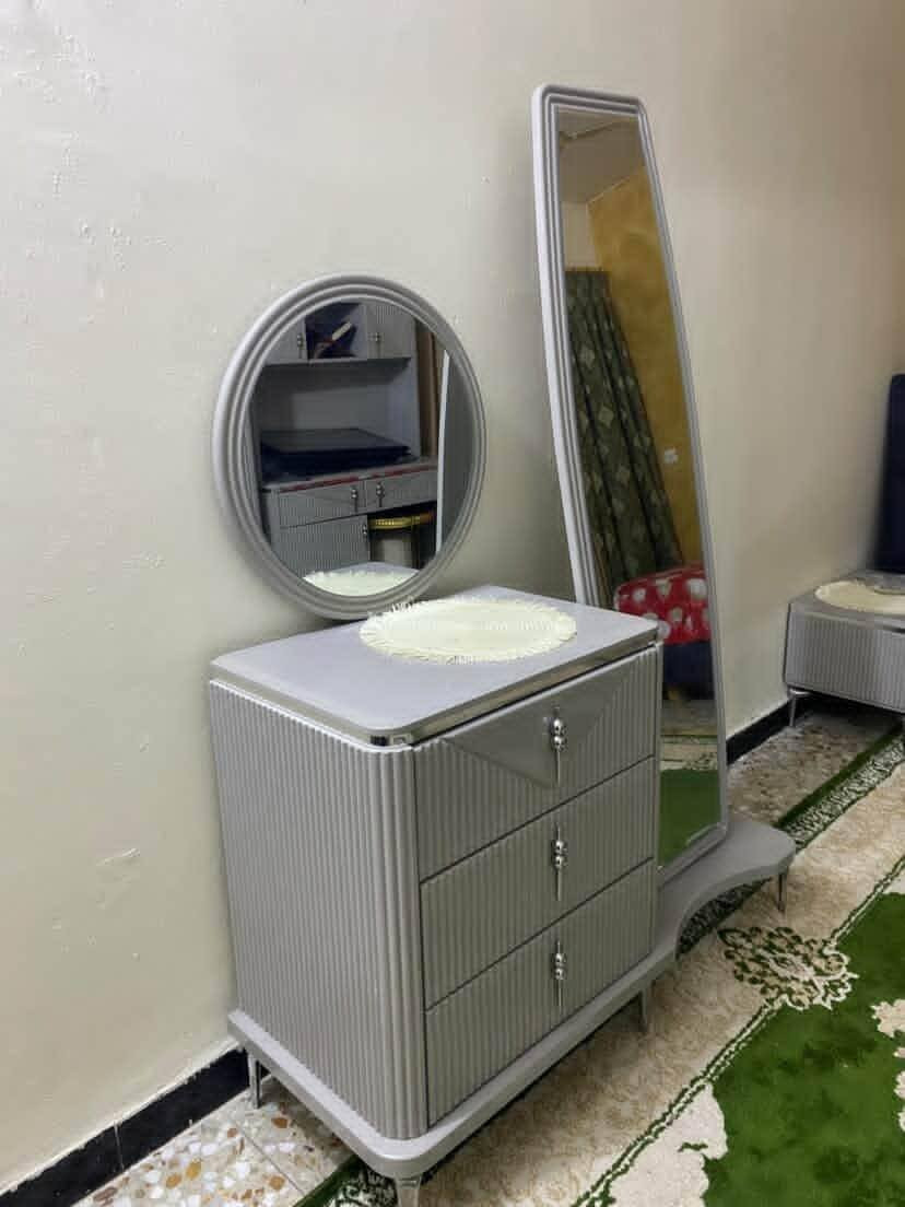 غرفة نوم للبيع الاستفسار على الخاص او الرقم ***********
