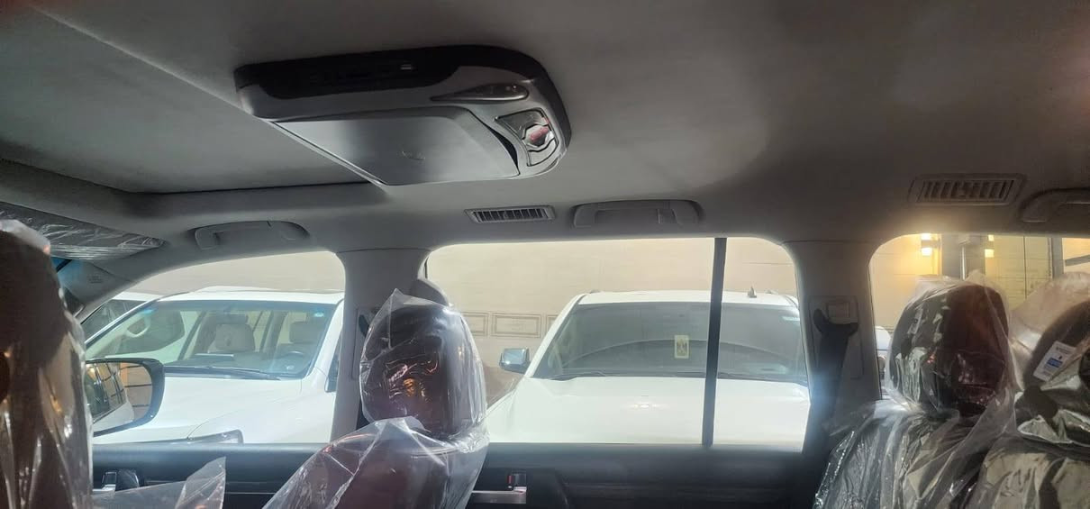 سياره لاندكروز بريم بحرينيه داخل المركبه قرميدي بغداد موديل 2020ماشيه ٧٤كيلو متر ابيض سبير مانازل بغداد  جديده كفاله عامه من الصبق السعر ٥٥$ للاتصال مروس او بيع حسب قناعه ورى***********و***********
